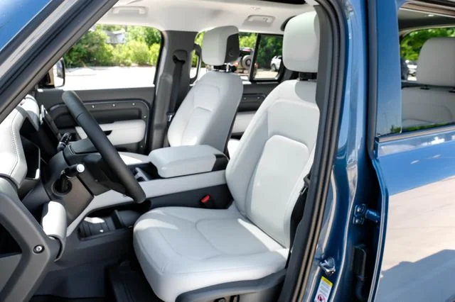 New 2026 Tasman Blue Land Rover X-Dynamic SE image 40