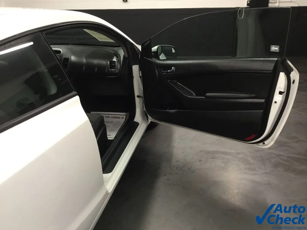Used 2015 White Kia EX image 28