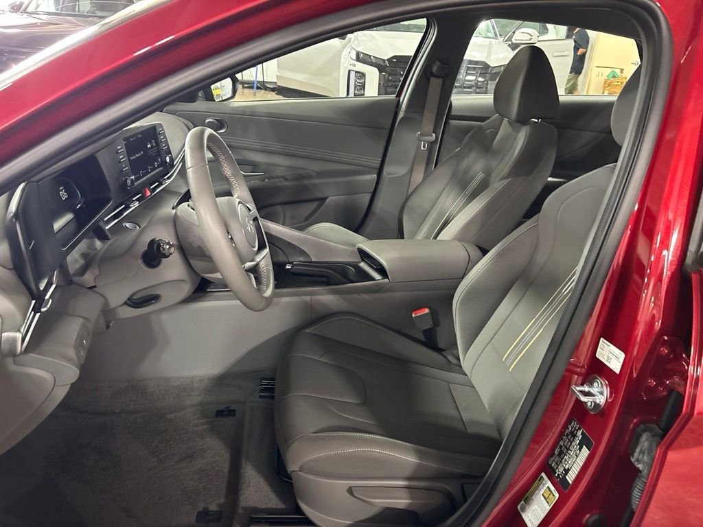 Used 2025 Red Hyundai SEL Sport image 26