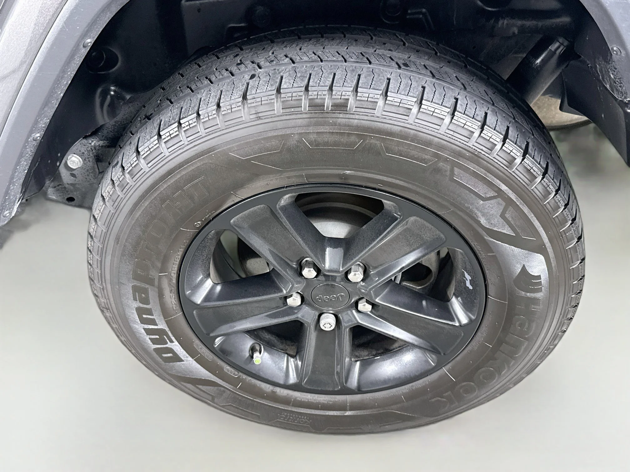 Used 2020 Granite Crystal Metallic Clearcoat Jeep Sahara Altitude image 29