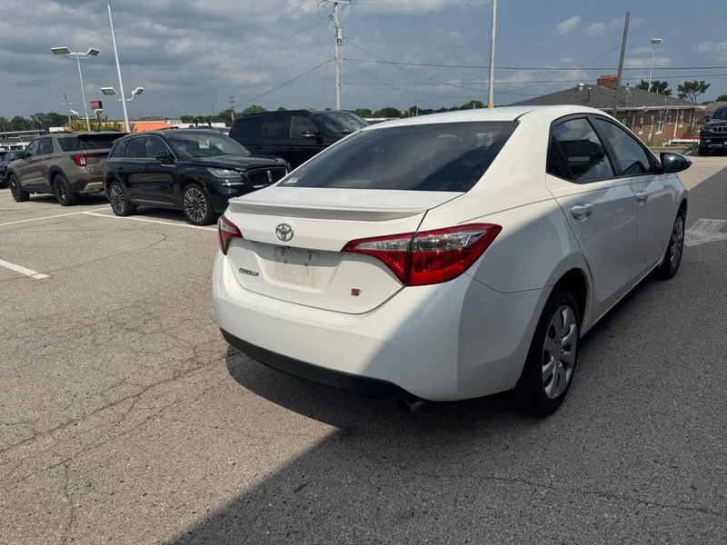 Used 2015 White Toyota S image 3