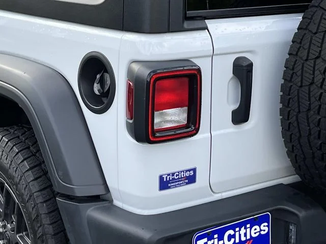 Used 2025 White Jeep Sport S image 5
