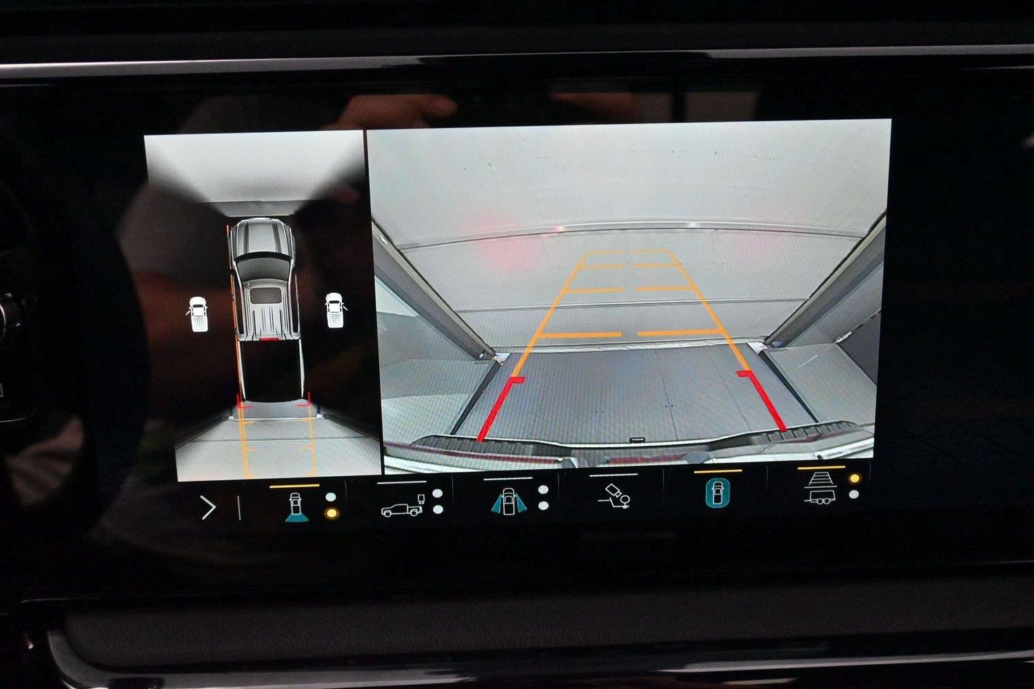 Used 2023 SUMMIT WHITE GMC AT4 image 23