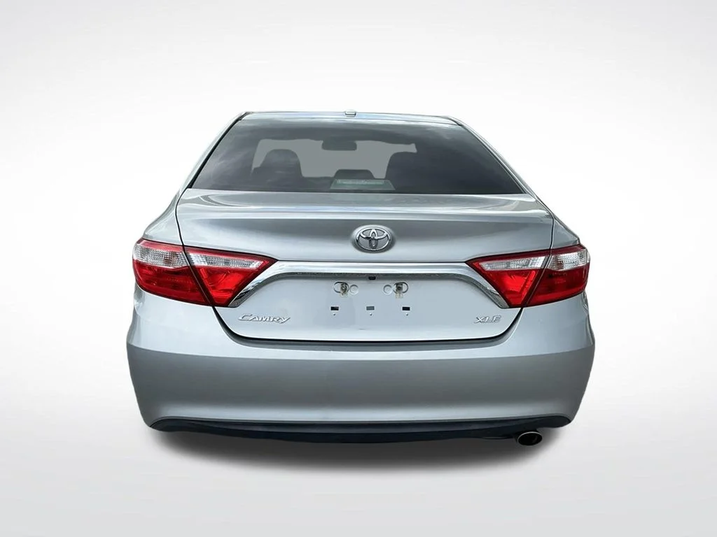 Used 2017 Silver Toyota XLE image 9
