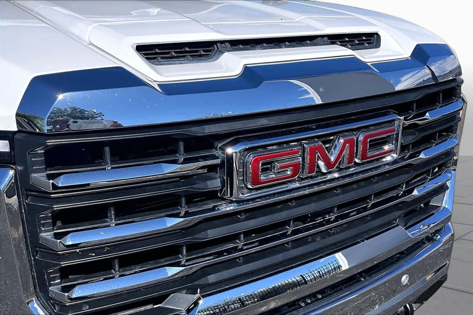 Used 2024 Summit White GMC SLT image 32
