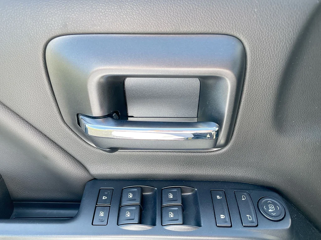 Used 2018 Silver Ice Metallic Chevrolet LT image 21
