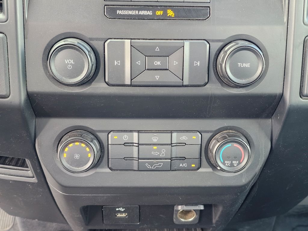 Used 2020 White Ford XL image 27