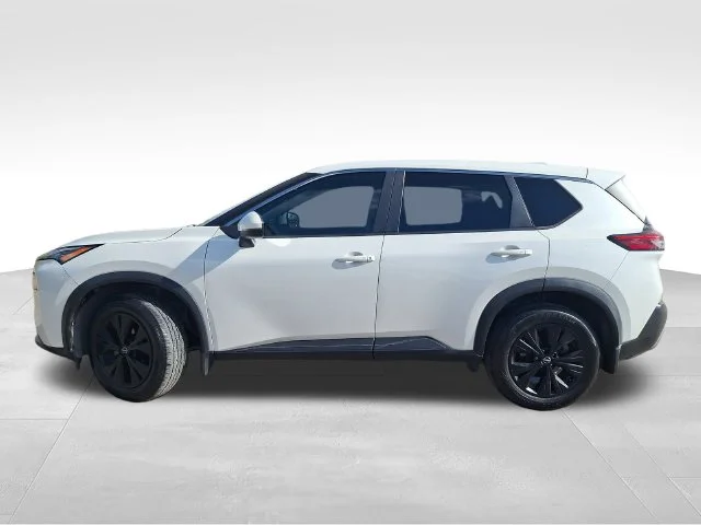 Used 2022 White Nissan SV image 4