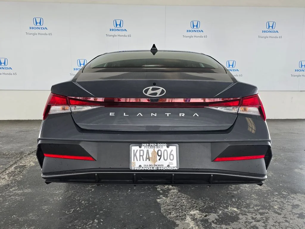 Used 2025  Hyundai SE image 40