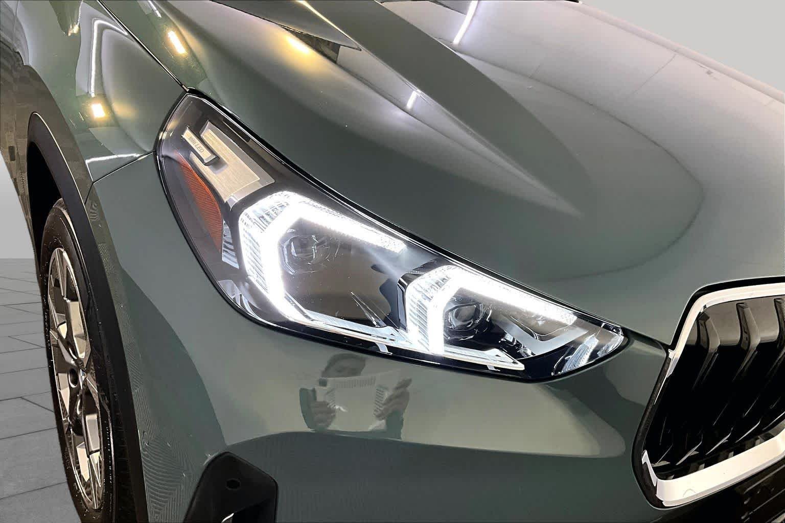 Used 2023 Cape York Green Metallic BMW xDrive28i image 27