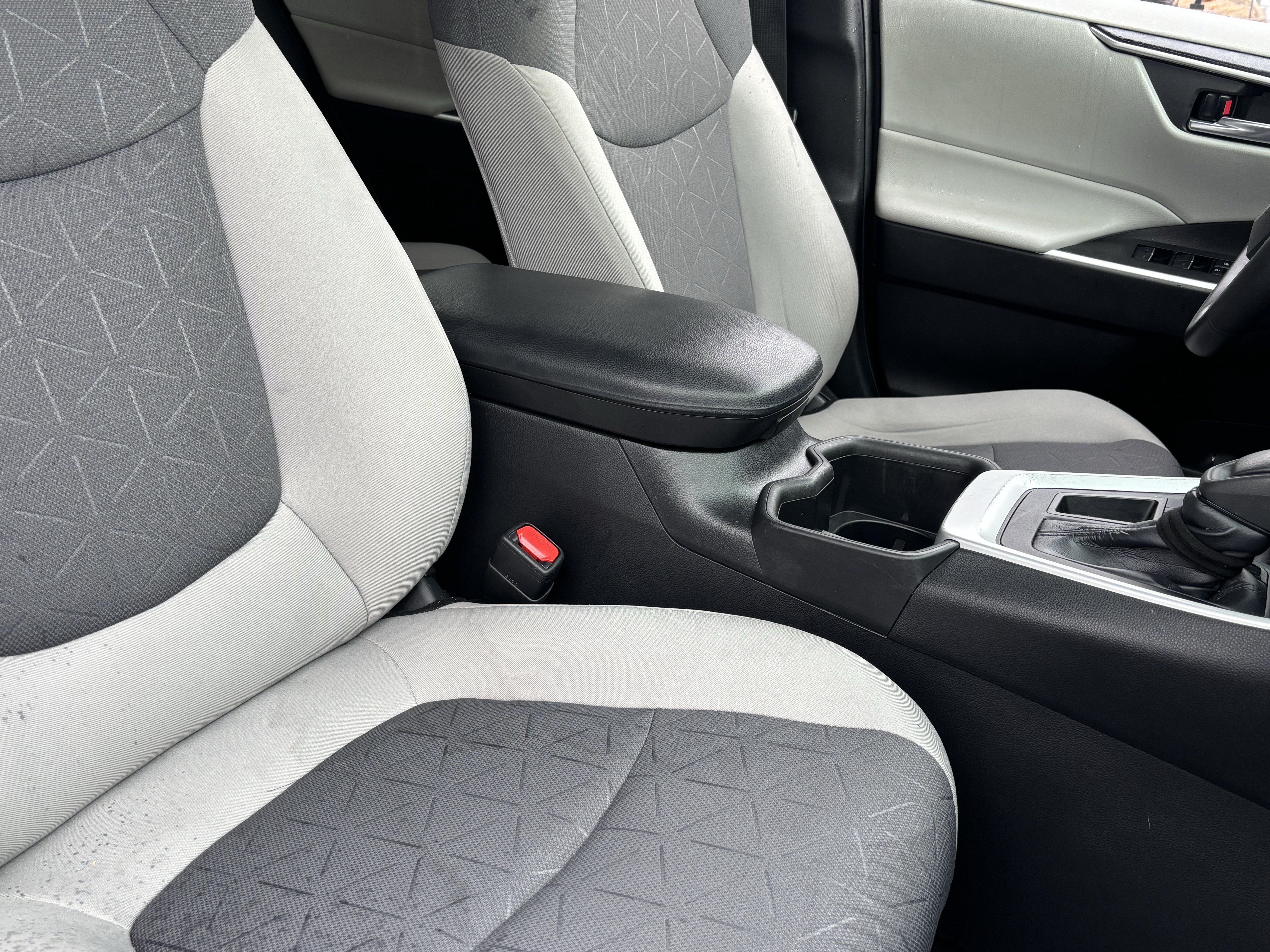 Used 2022 White Toyota XLE image 9