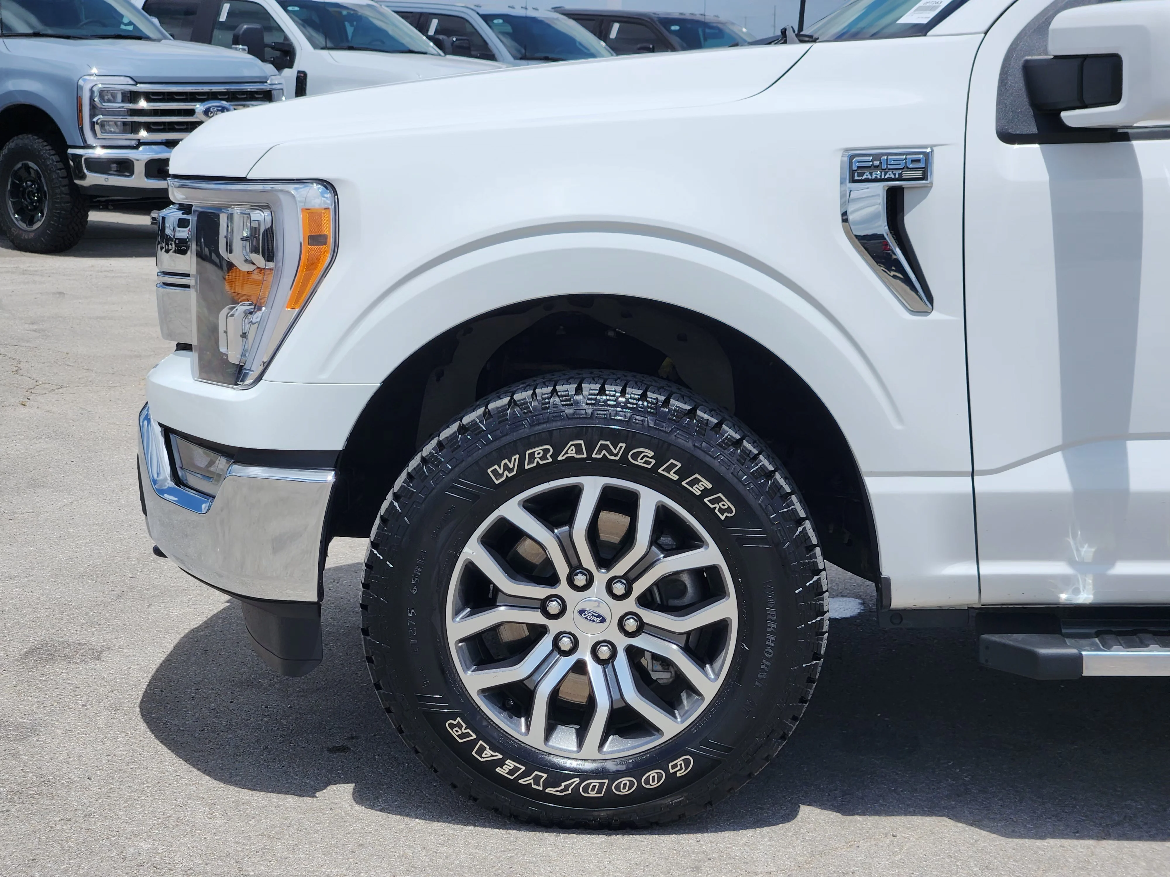 Used 2021  Ford Lariat image 9