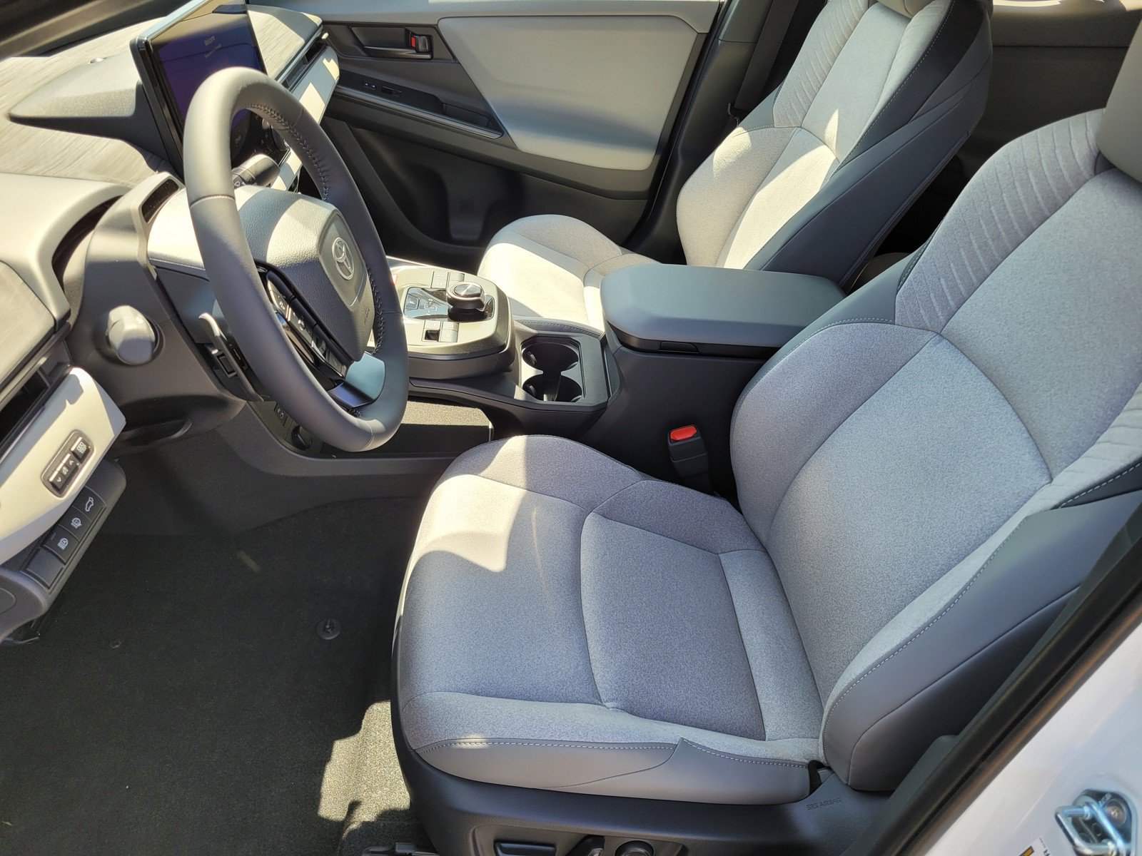 New 2026 Wind Chill Pearl <sup>1</sup> Toyota  XSE image 8