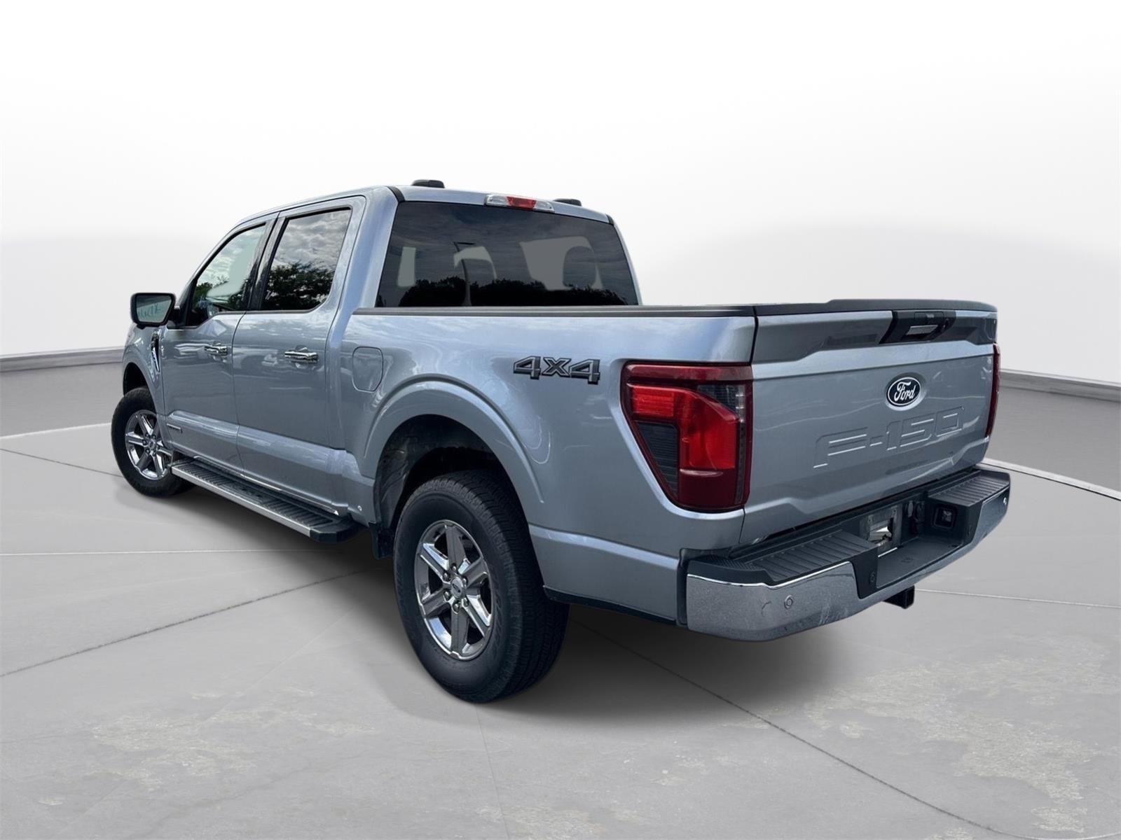 Used 2024 Iconic Silver Metallic Ford XLT image 8