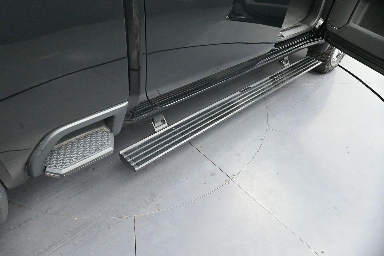 Used 2024 Onyx Black GMC AT4 image 9