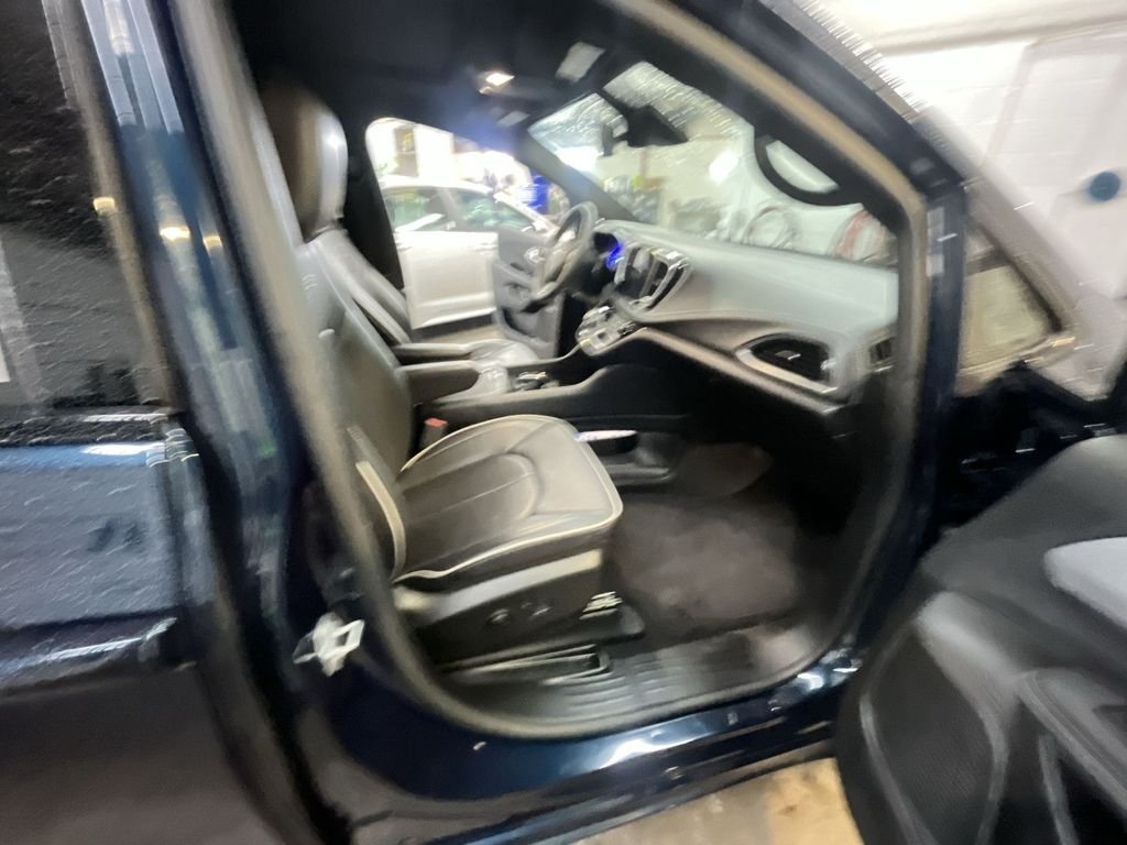 Used 2025 Blue Chrysler Limited image 26