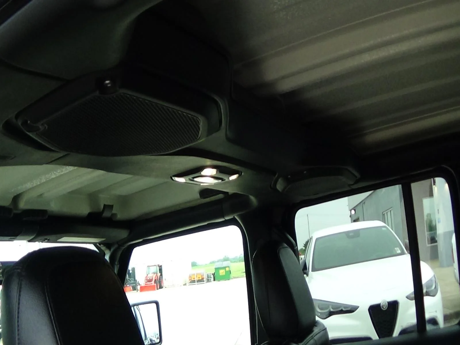 Used 2022 Black Clear Coat (px8) Jeep Overland image 13
