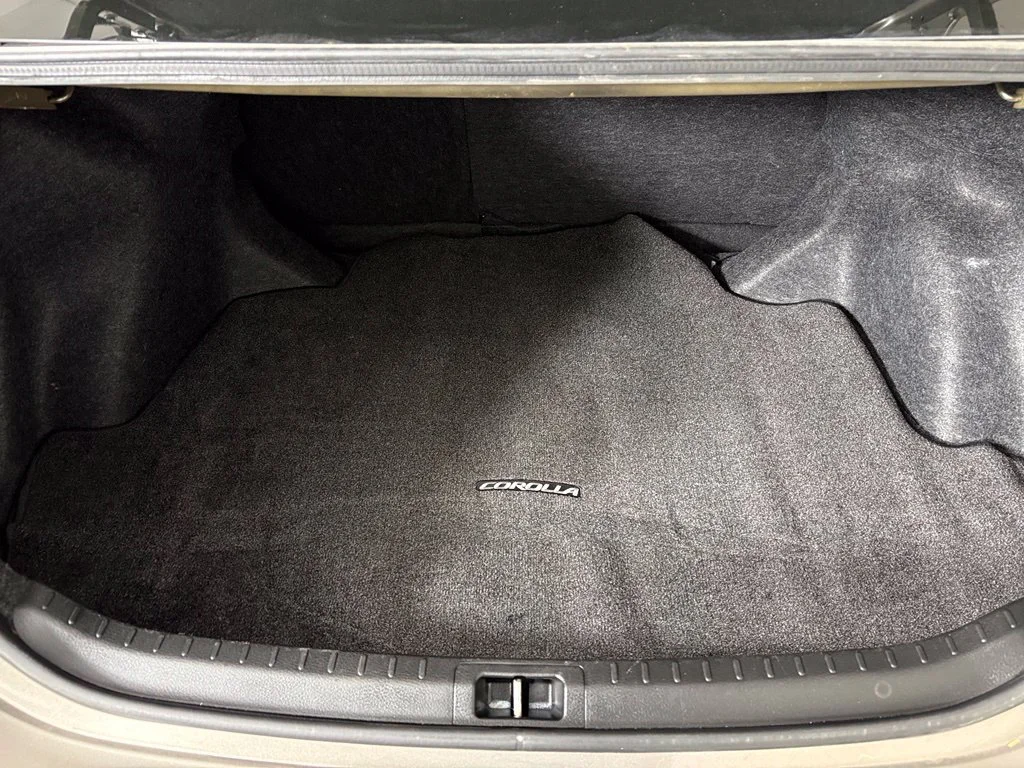 Used 2018 Gray Toyota SE image 35