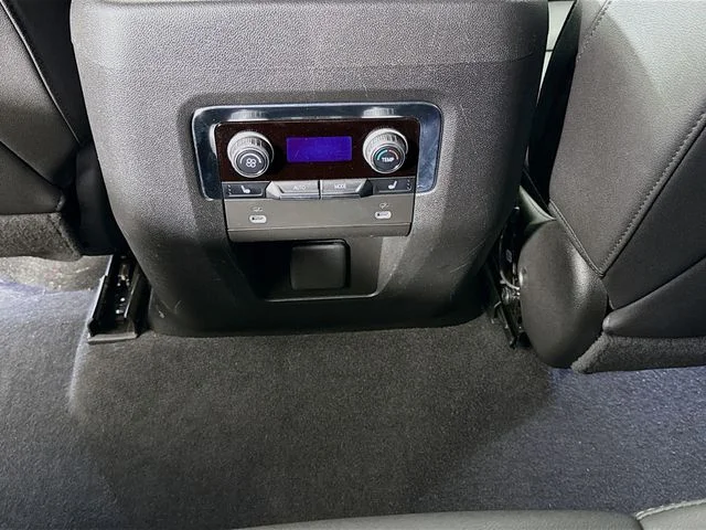 Used 2022 Gray Chevrolet Z71 image 26