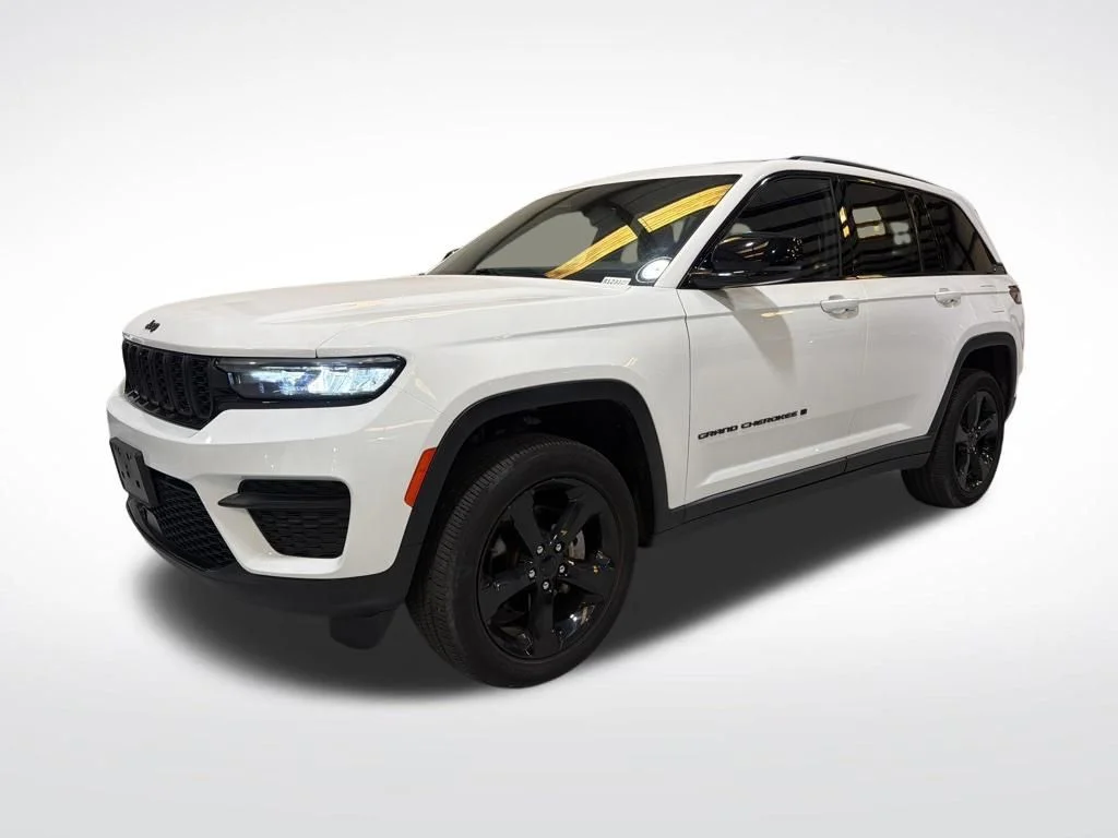 Used 2023 White Jeep Altitude X image 1
