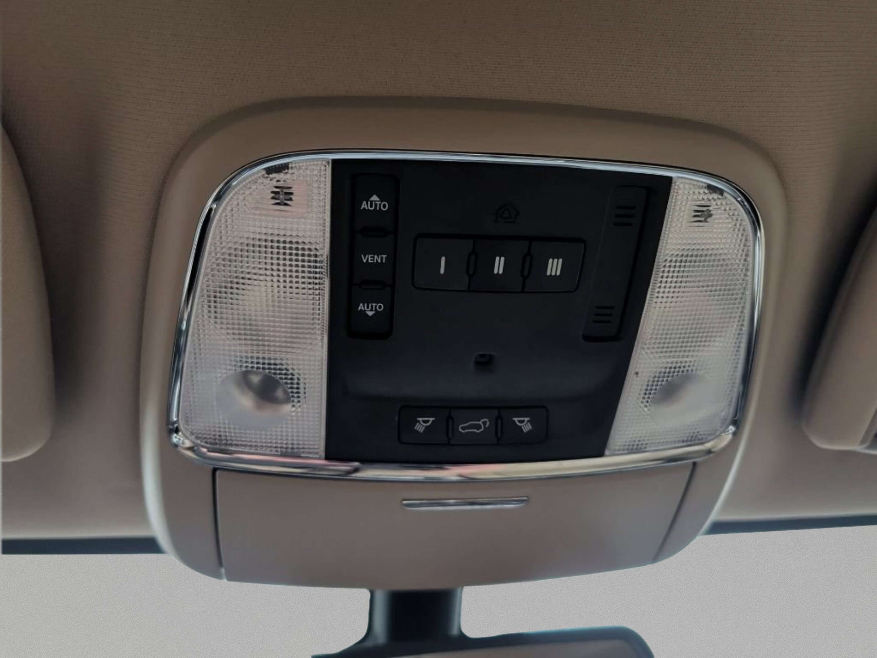 Used 2015 Bright White Clearcoat Jeep Limited image 38
