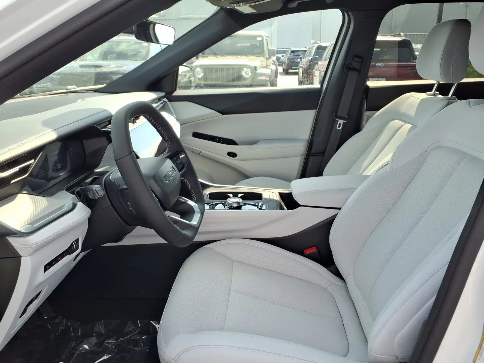 New 2026 Bright White Clear-Coat Exterior Paint Jeep Laredo image 15