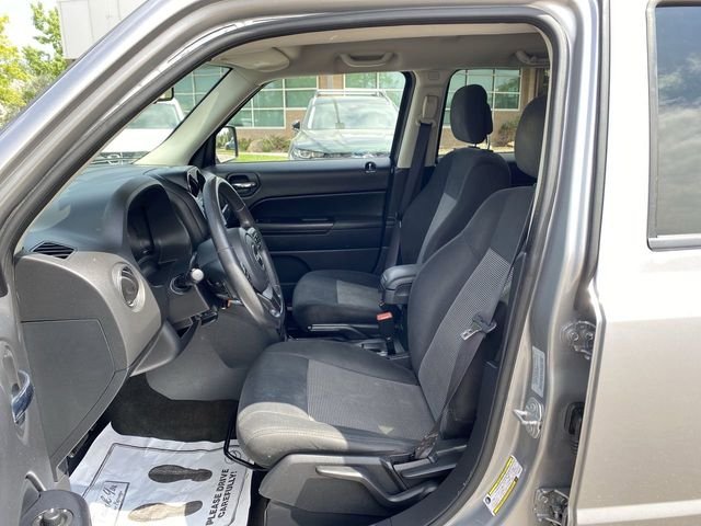 Used 2016 Silver Jeep Latitude image 12