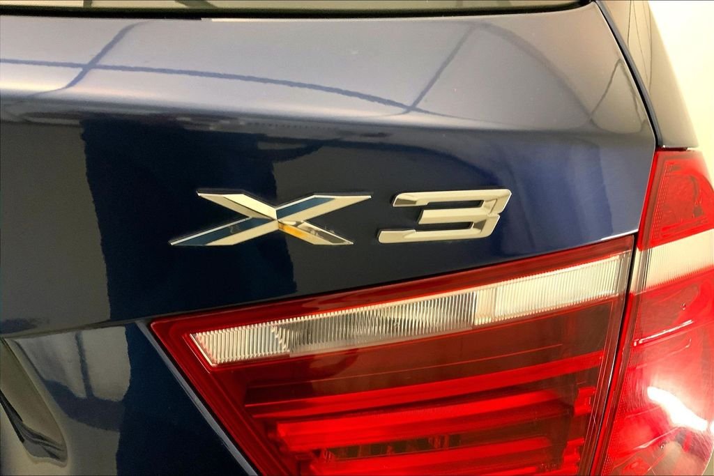 Used 2017 Deep Sea Blue Metallic BMW  image 7