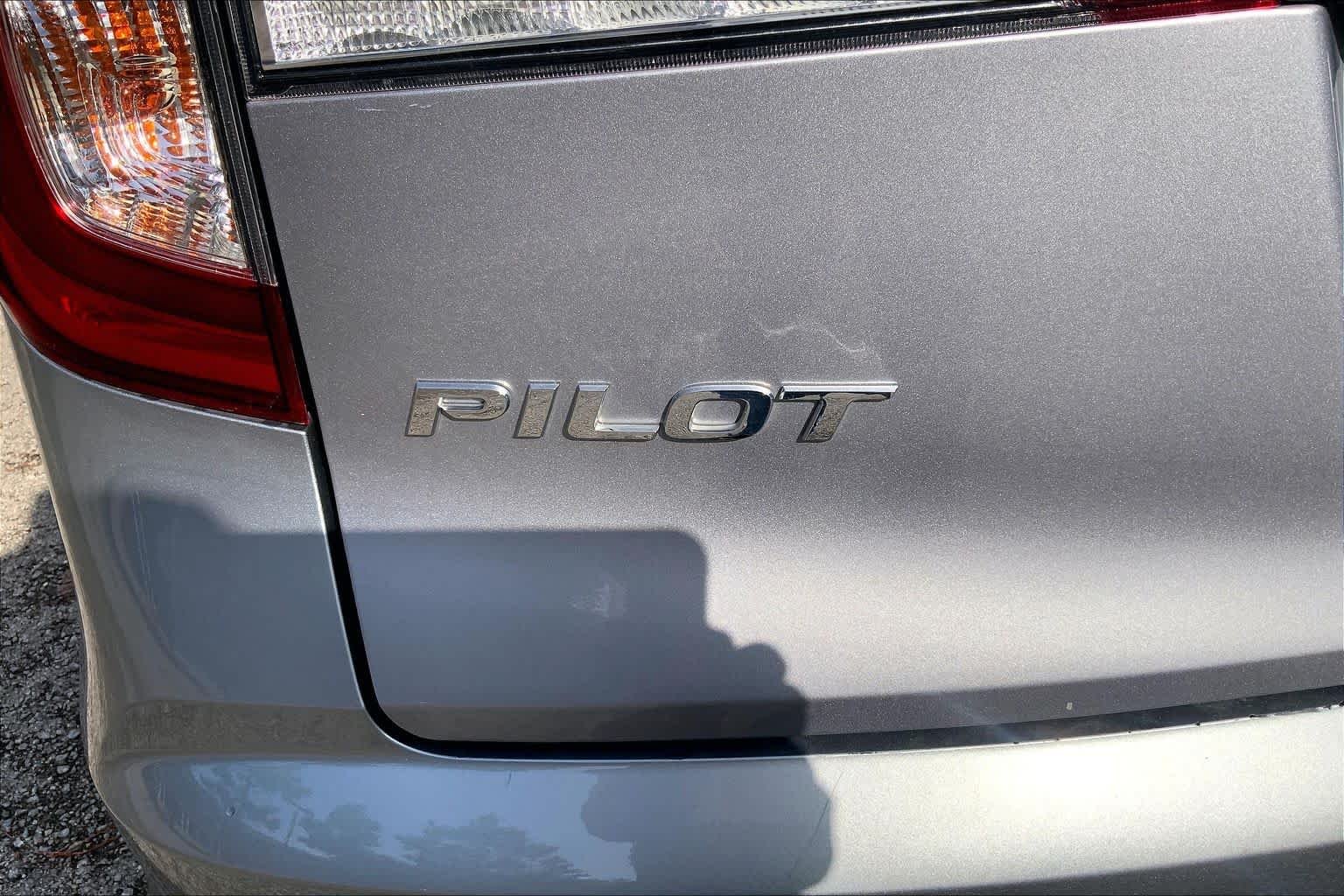 Used 2021 Lunar Silver Metallic Honda Special Edition image 10