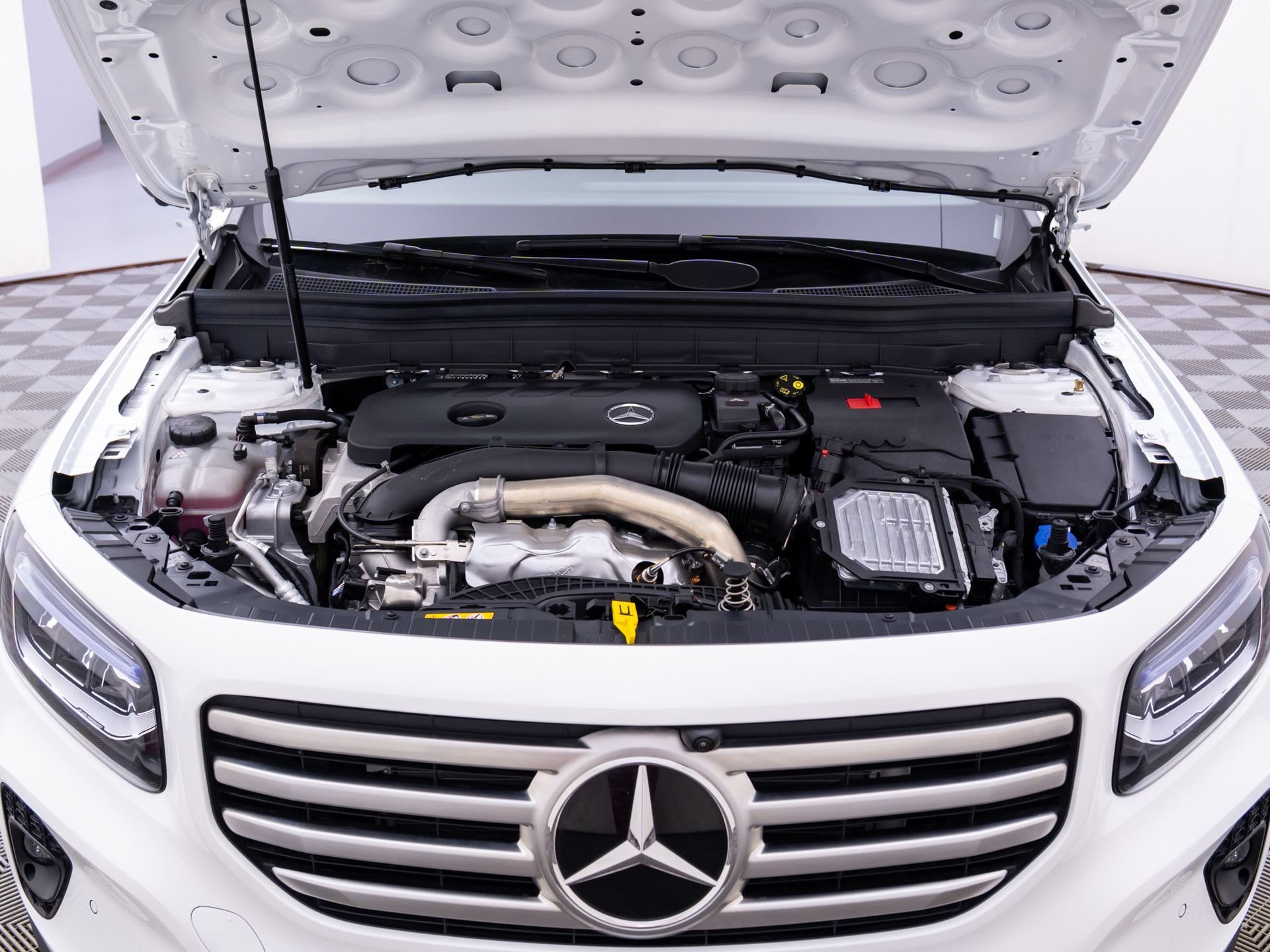 New 2026 Polar White Mercedes-Benz GLB 250 image 64
