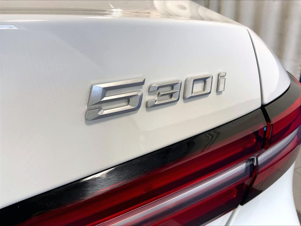 Used 2026 White BMW 530i xDrive image 28