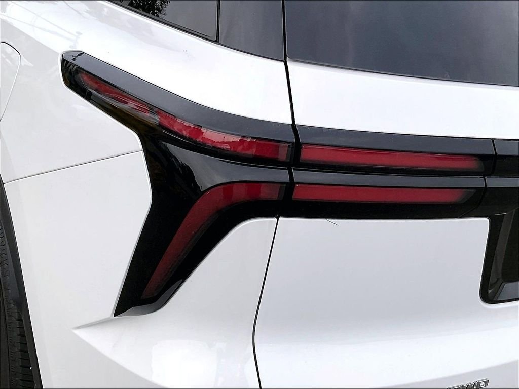 Used 2026 White Chevrolet LT image 33