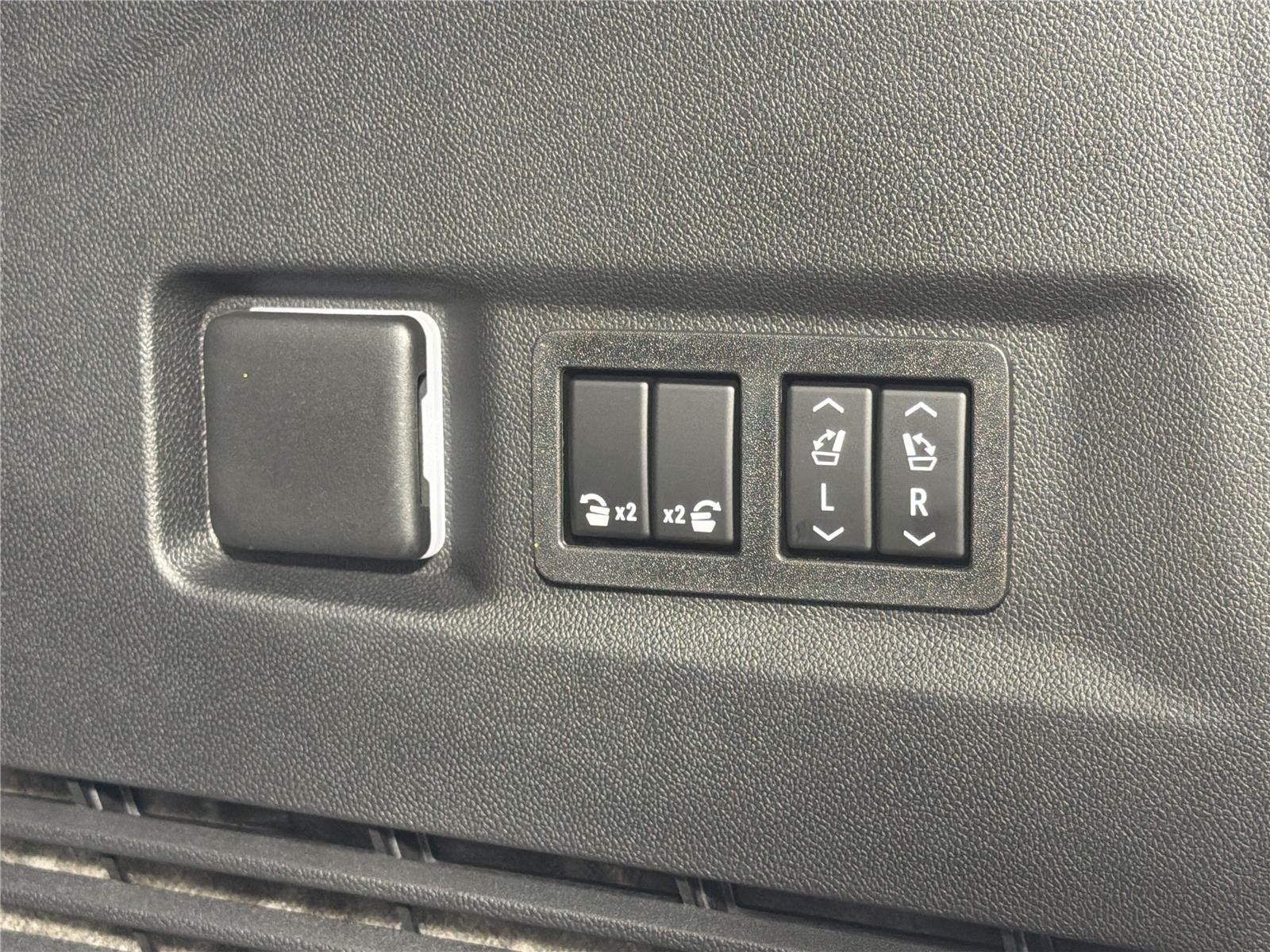 2026 GMC Yukon AT4 Ultimate - Photo 19