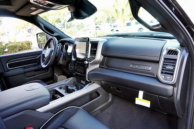 New 2026 Diamond Black Crystal Pearl-Coat Exterior Paint RAM Laramie Night Edition image 15