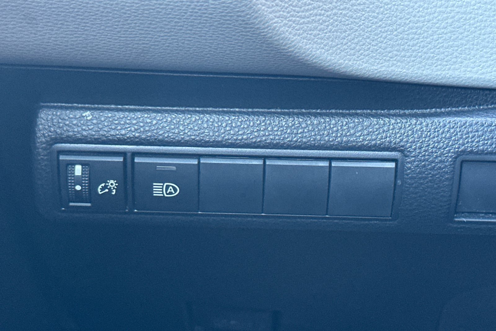 Certified Used 2022 White Toyota LE image 27