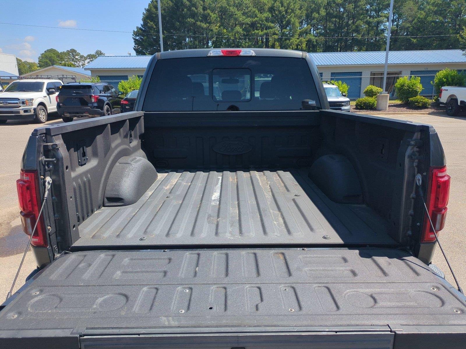 Used 2015 Magnetic Metallic Ford Lariat image 35