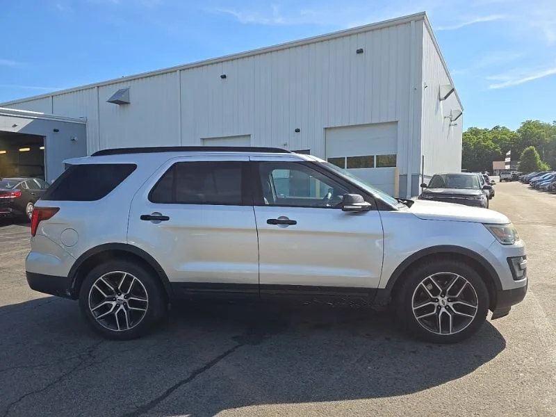 Used 2016 Silver Ford Sport image 9