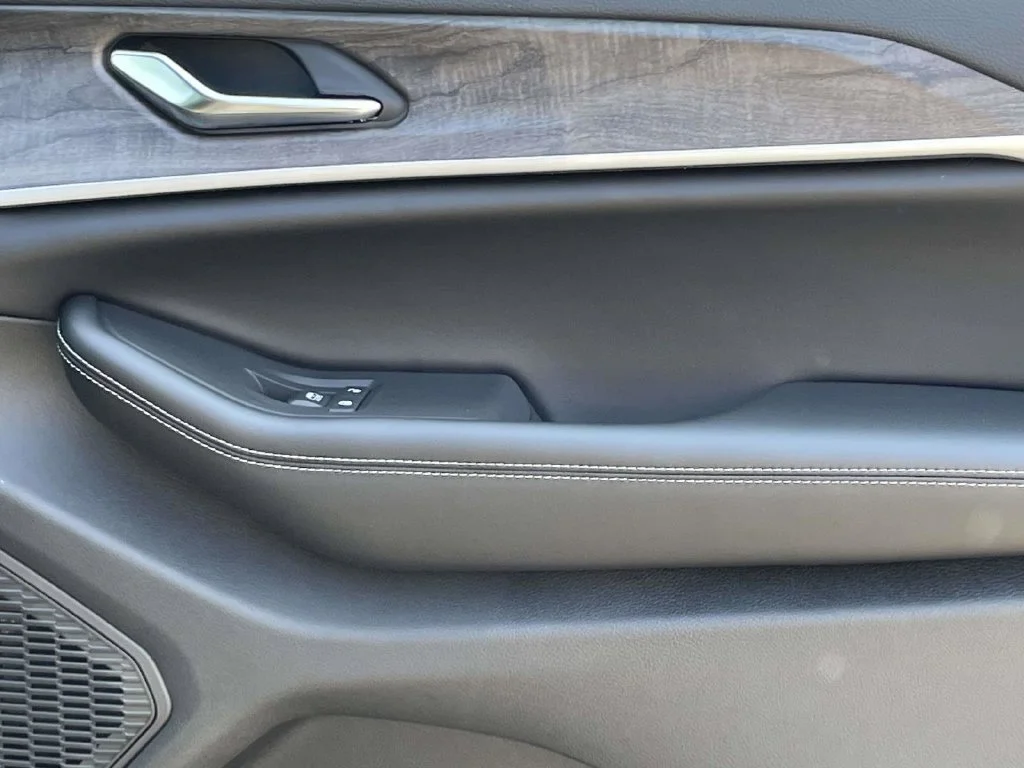 New 2027 Sting-Gray Clear-Coat Paint Jeep Laredo Altitude image 16