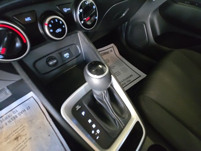 Used 2020 Silver Hyundai SE image 18