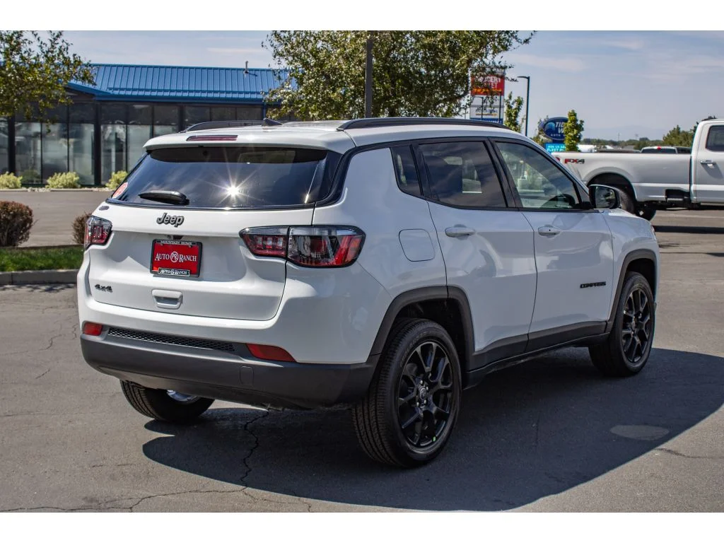 New 2026 Bright White Clearcoat Jeep Latitude image 8
