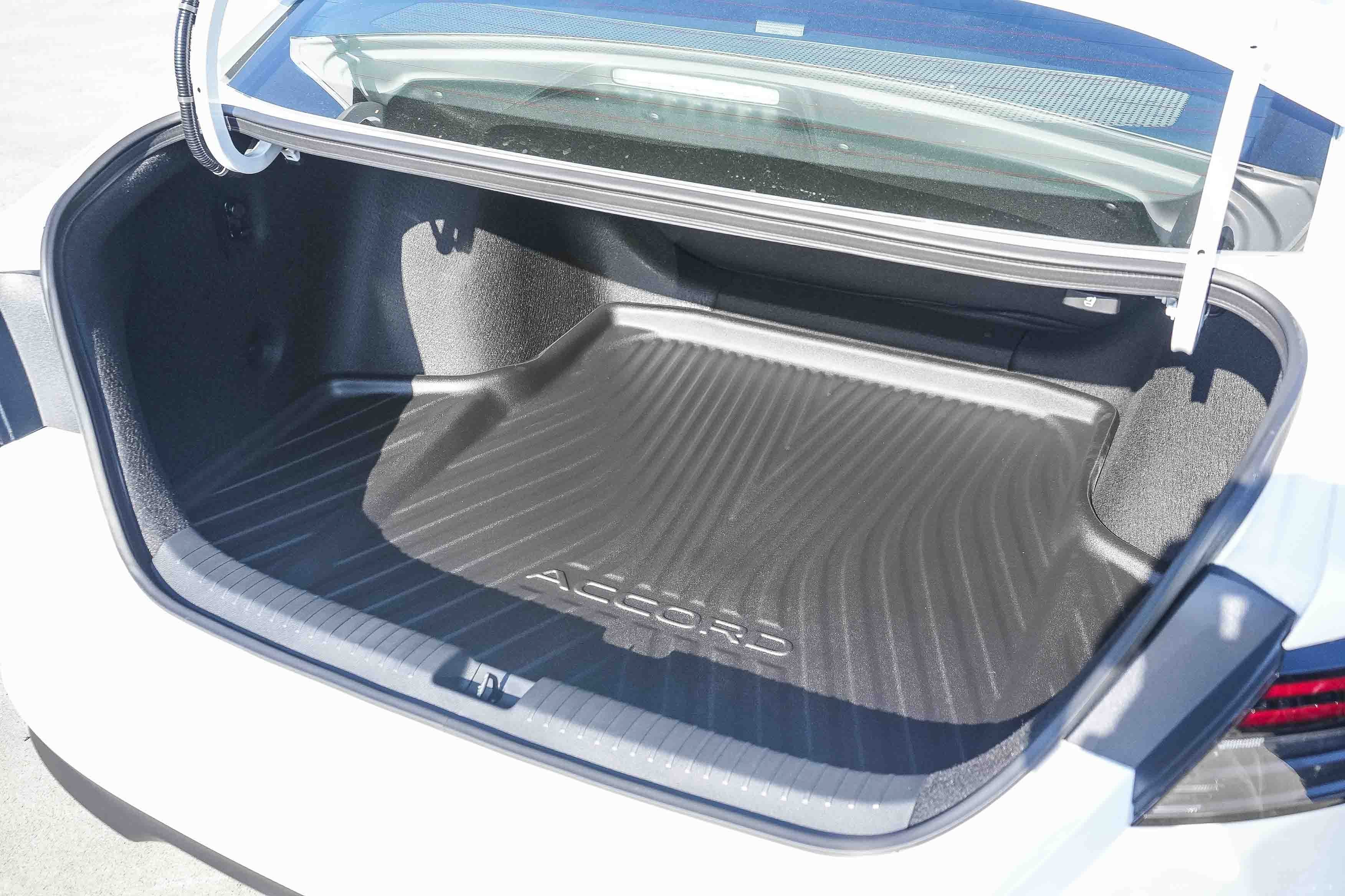 New 2026 Platinum White Pearl Honda LX image 12