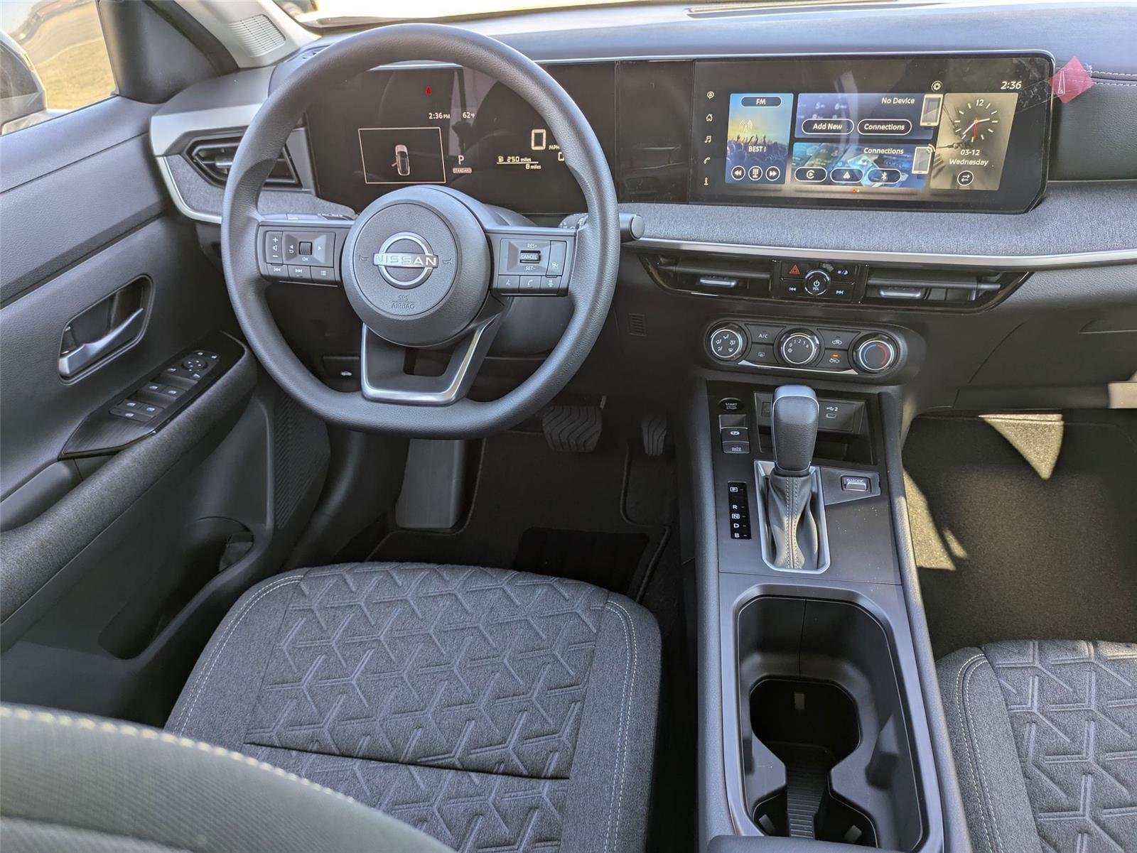 New 2025 Two-tone Aspen White TriCoat / Super Black Nissan SV image 26
