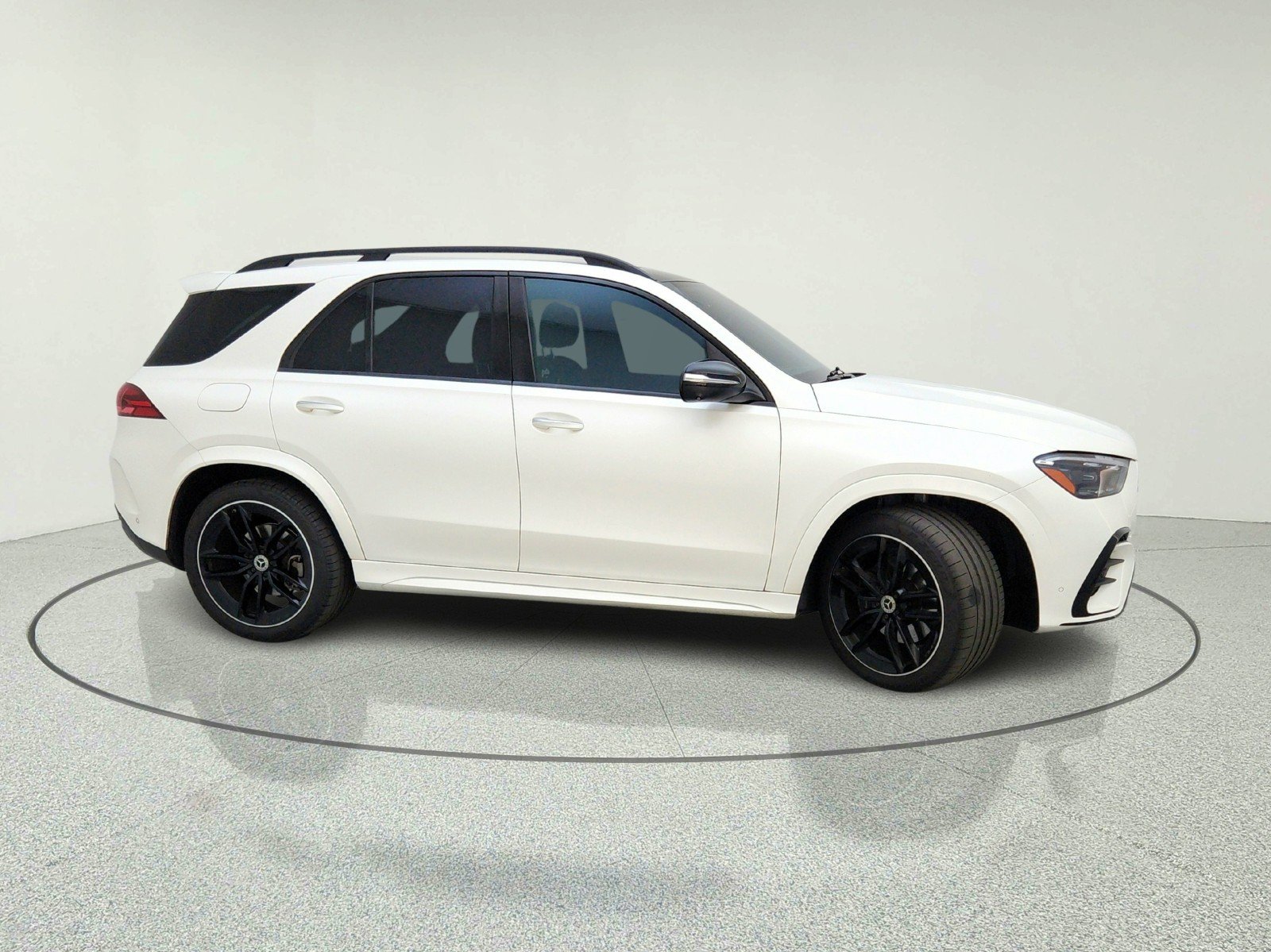 Certified Used 2024 MANUFAKTUR Diamond White Metallic Mercedes-Benz GLE 450 image 11