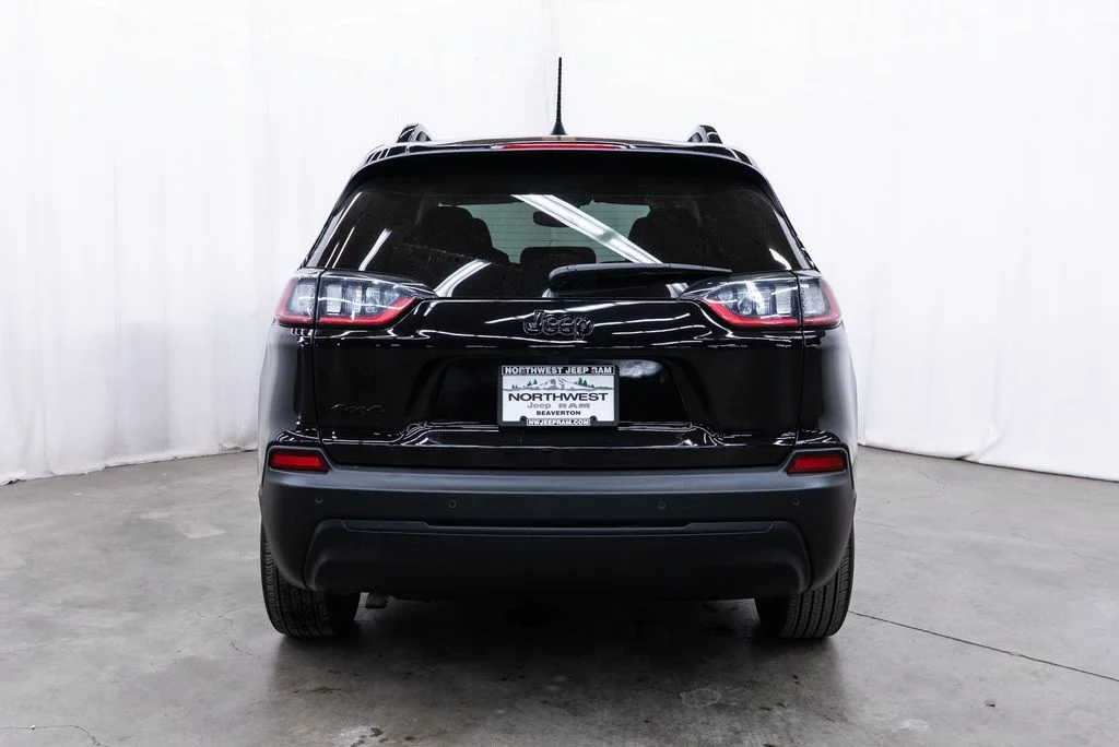 Used 2023 Black Jeep Altitude image 5