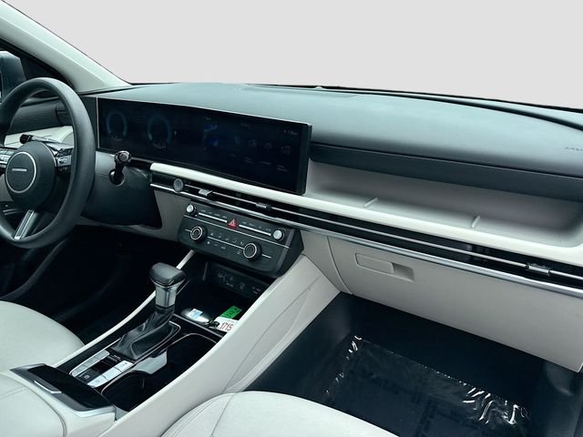 Used 2025 White Hyundai SE image 27