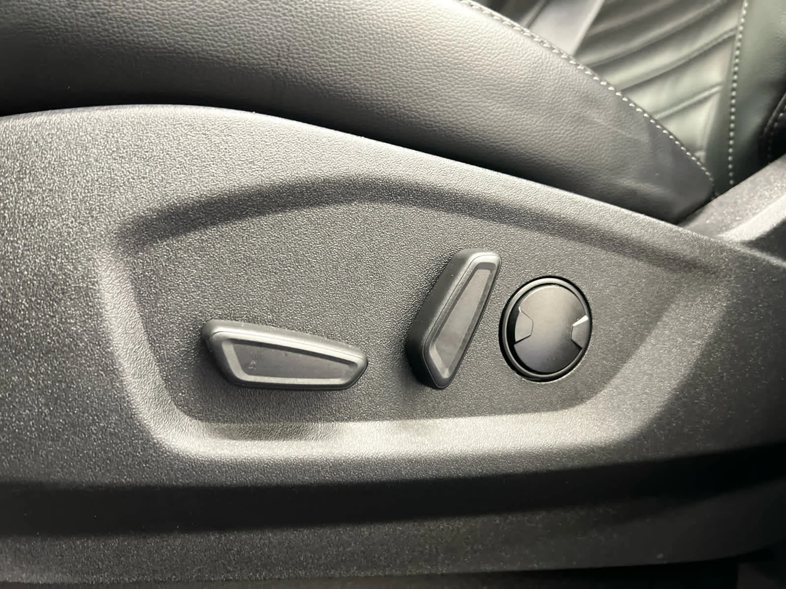 Used 2023 Agate Black Metallic Ford SEL image 12