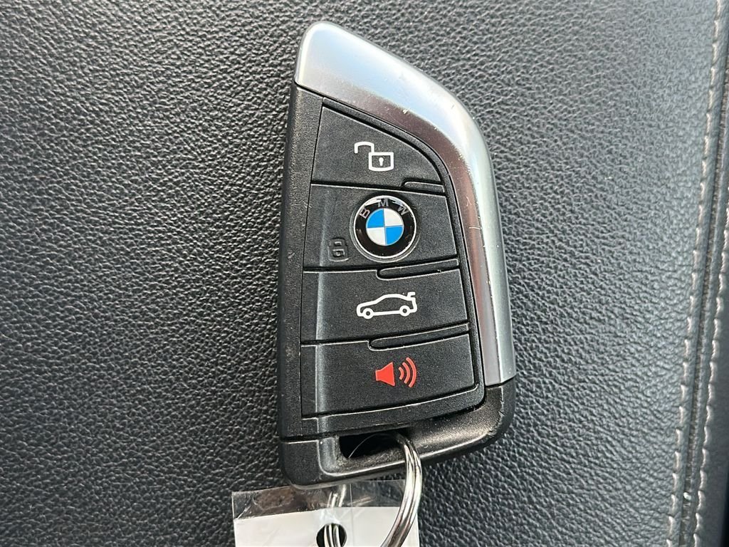 Used 2021 Gray BMW 330i xDrive image 10