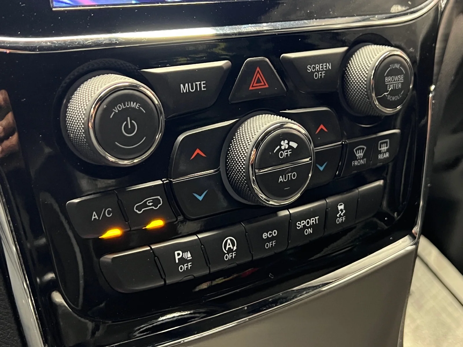 2020 Jeep Grand Cherokee Altitude - Photo 14