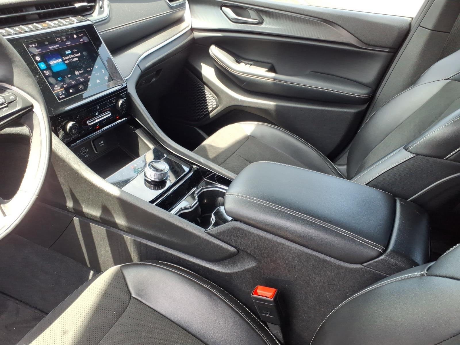 Used 2023 Silver Zynith Jeep Altitude image 21