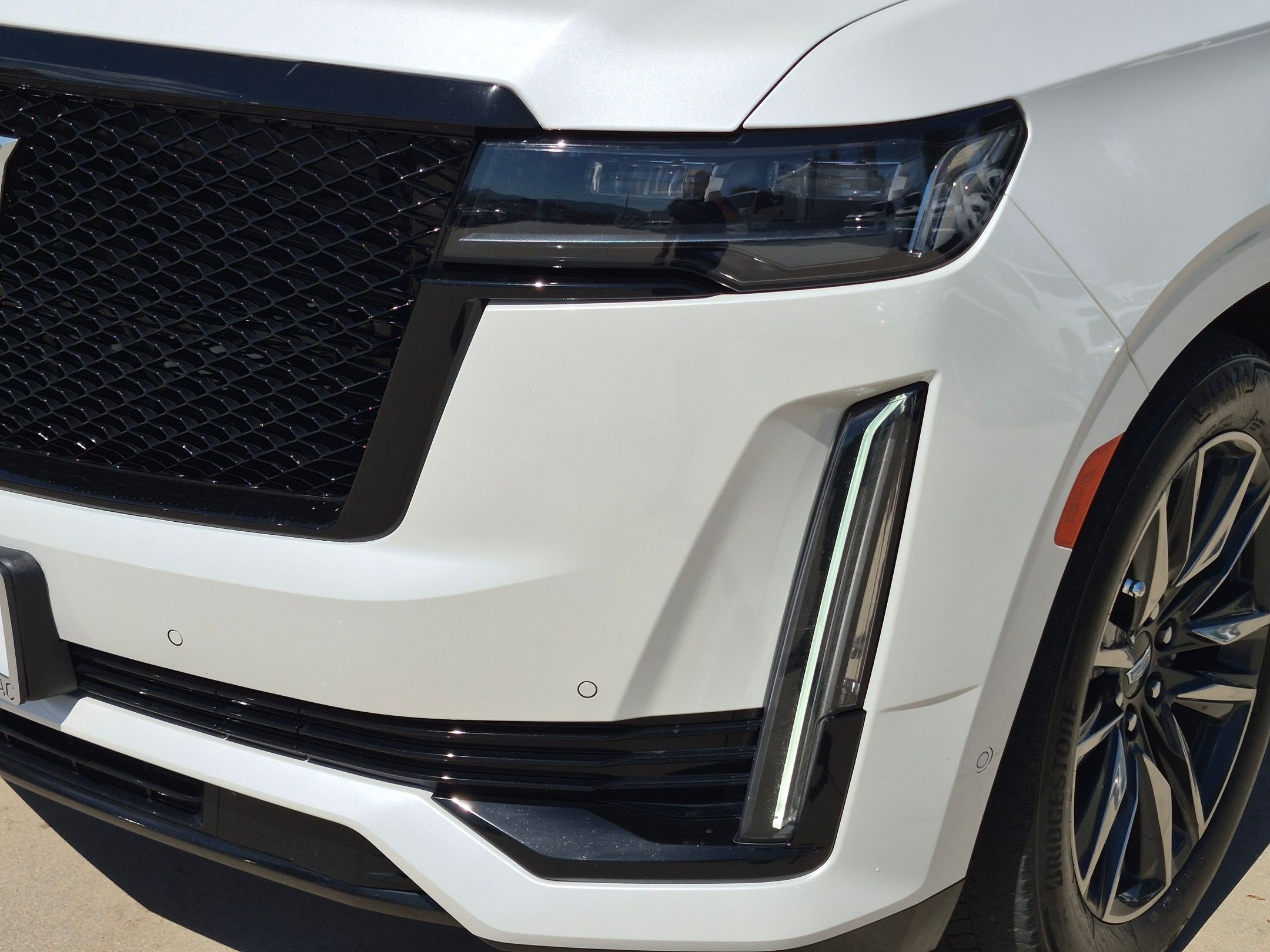 Used 2022 Crystal White Tricoat Cadillac Sport Platinum image 10